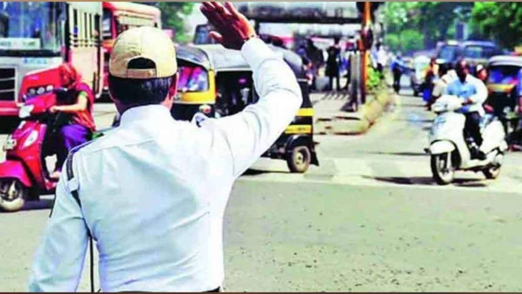 vehicle owner argued with the traffic police in nashik news