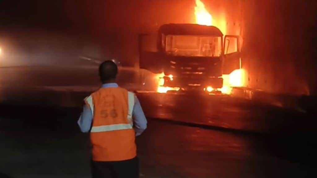 Truck catches fire on Mumbai-Pune Expressway traffic coming towards Mumbai disrupted