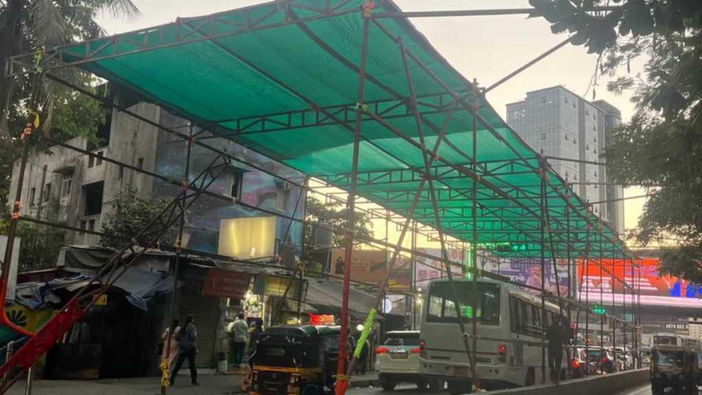 temporary net shed at teen hath naka