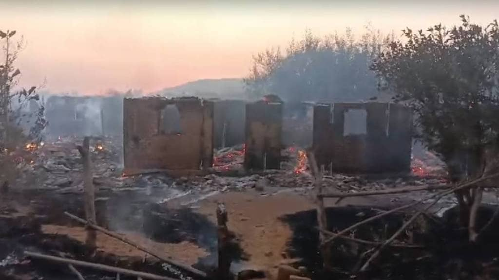 wildfire 48 houses burnt dhangarwadi Indardev village Roha Raigad district