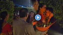 नजर तू र काढ देवा…! आई-बाबांचा लग्नाचा वाढदिवस लेकाने केला खास; दिलं असं खास सरप्राईज की… VIDEO पाहून तुम्हीही भारावून जाल
